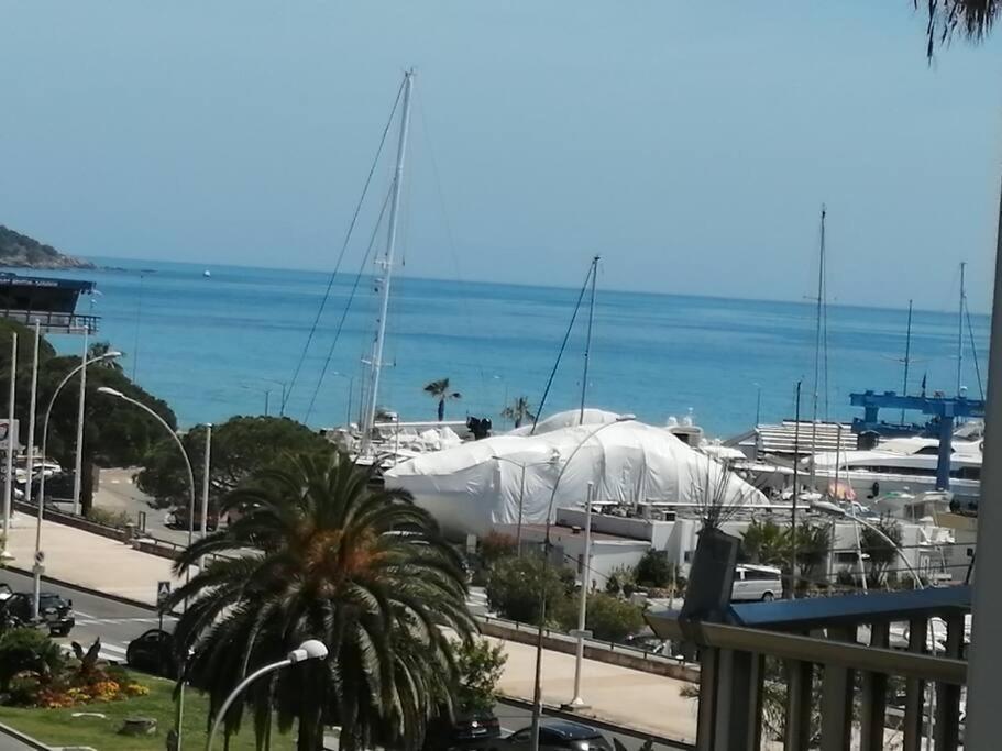 Joli Studio Bord De Mer, Clim, Balcon, Parking Prive 芒通 外观 照片