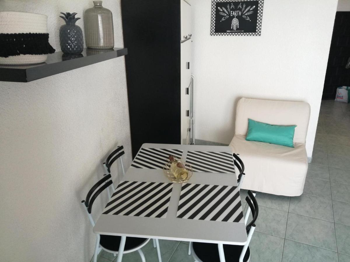 Joli Studio Bord De Mer, Clim, Balcon, Parking Prive 芒通 外观 照片