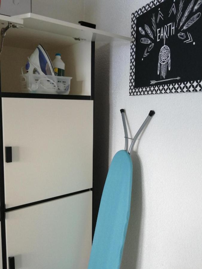 Joli Studio Bord De Mer, Clim, Balcon, Parking Prive 芒通 外观 照片