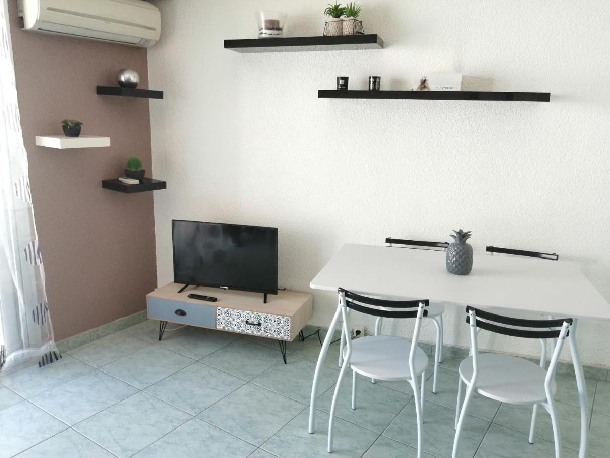 Joli Studio Bord De Mer, Clim, Balcon, Parking Prive 芒通 外观 照片